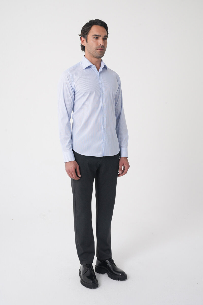 Açık Mavi Uzun Kol Klasik D Yaka Cepsiz Erkek Gömlek   - 4