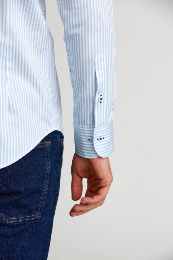 Modern Fit Paşa Yaka Düğmeli Saten Açık Mavi Erkek Gömlek - 3