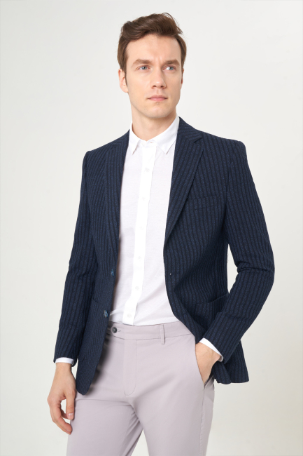 Erkek Slim Fit Mono Yaka 2 Düğmeli Çift Yırtmaçlı Ceket Lacivert - 1