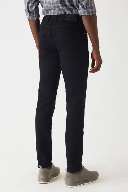 REGULAR FIT CLOSED BALANCED PLATINUM KNIT BLACK - Bisse (1)