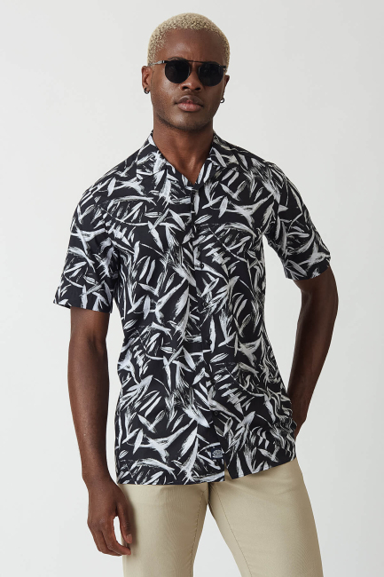 Regular Fit Siyah Desenli Kısa Kollu Spor Erkek Gömlek