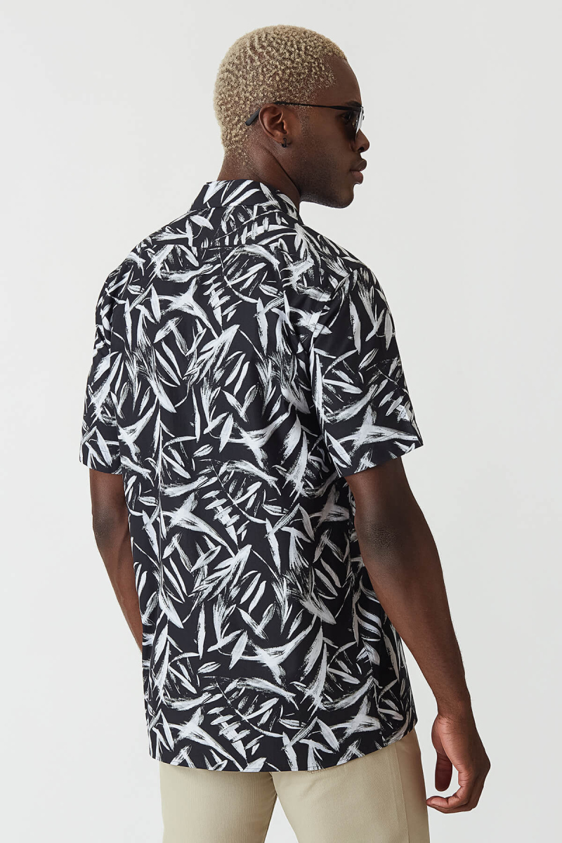 Regular Fit Siyah Desenli Kısa Kollu Spor Erkek Gömlek (1)